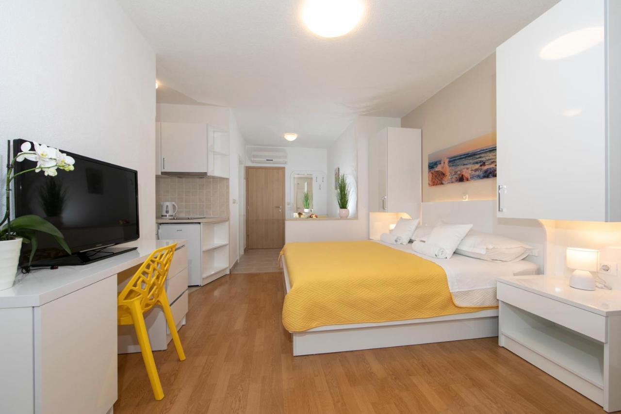 Apartments Milana 2 Tucepi Bagian luar foto