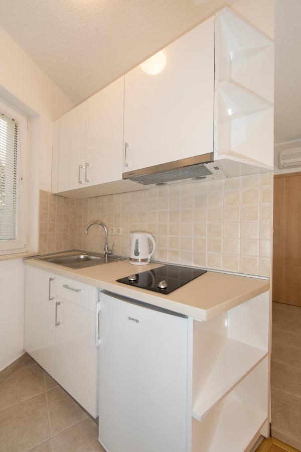 Apartments Milana 2 Tucepi Bagian luar foto