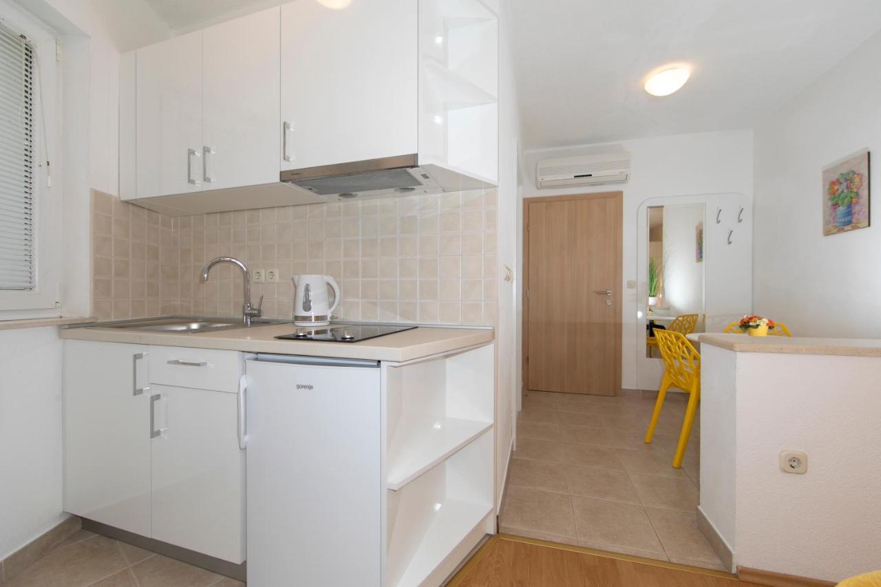 Apartments Milana 2 Tucepi Bagian luar foto