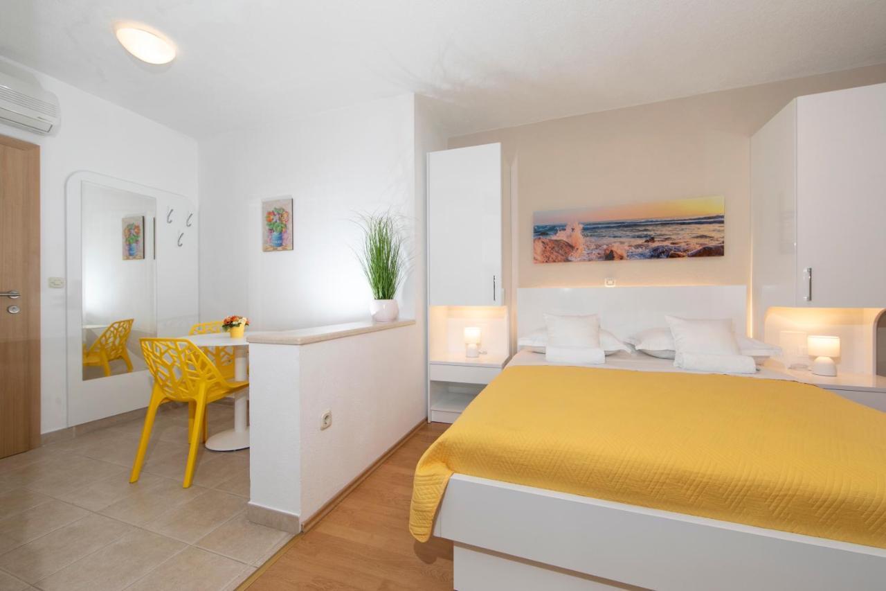Apartments Milana 2 Tucepi Bagian luar foto