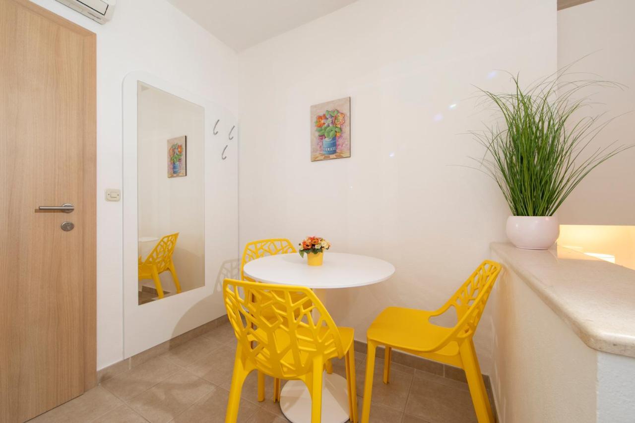Apartments Milana 2 Tucepi Bagian luar foto