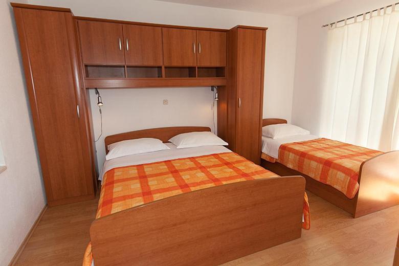 Apartments Milana 2 Tucepi Bagian luar foto