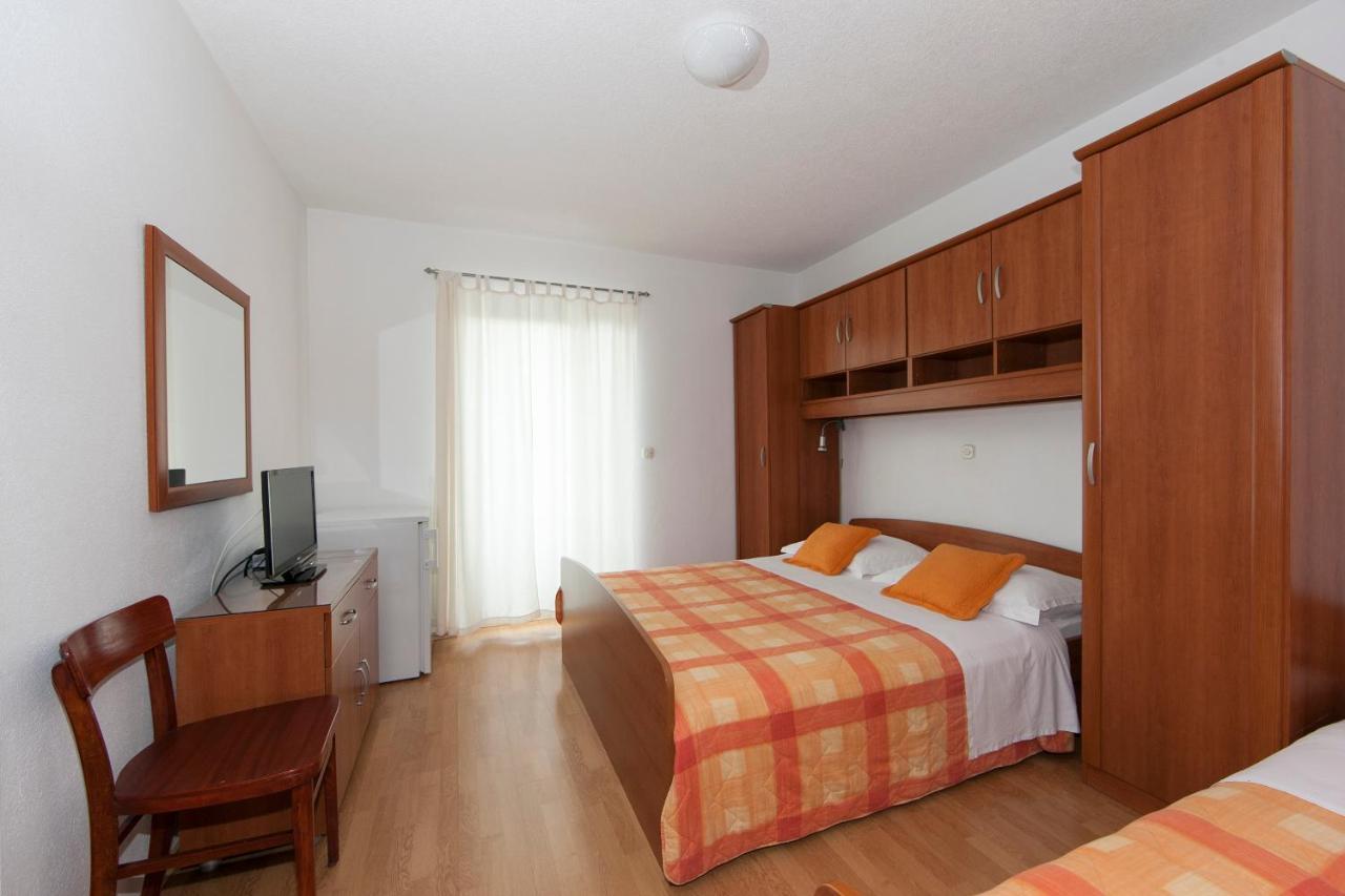 Apartments Milana 2 Tucepi Bagian luar foto